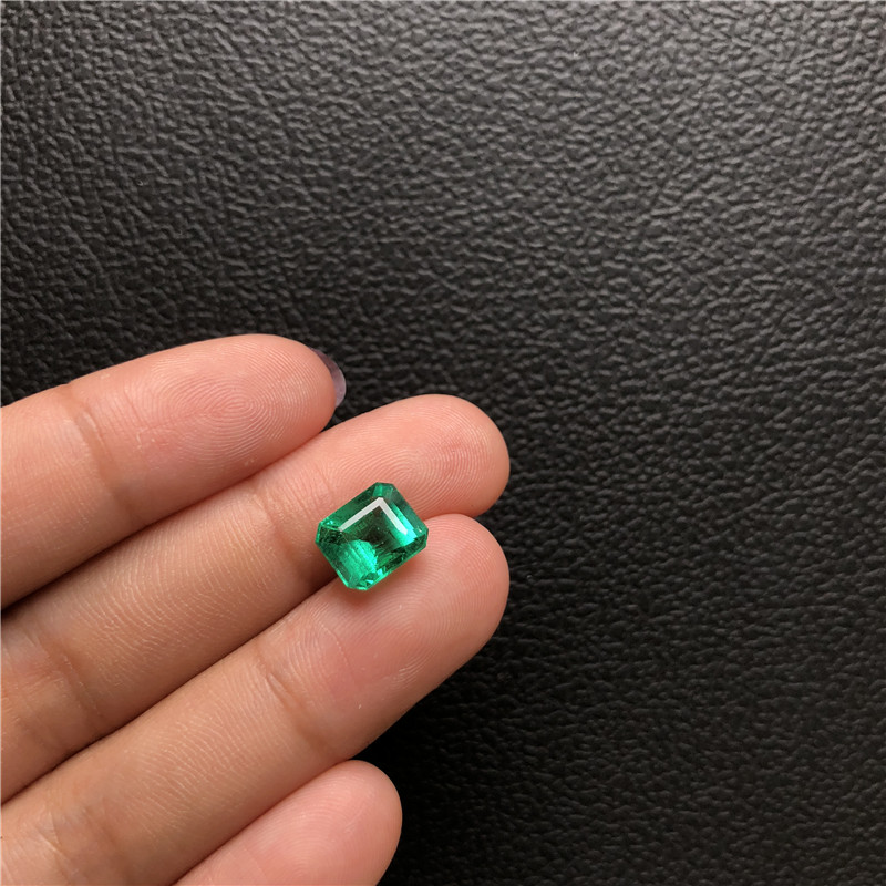 赞比亚祖母绿裸石2.86ct intense green minor