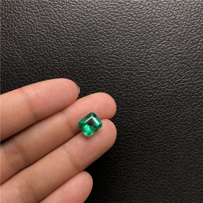 赞比亚祖母绿裸石2.86ct intense green minor