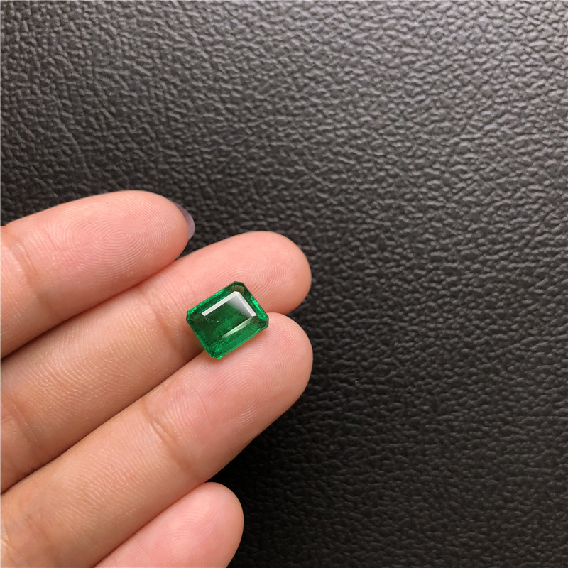 赞比亚祖母绿裸石2.93ct intense green Insignificant