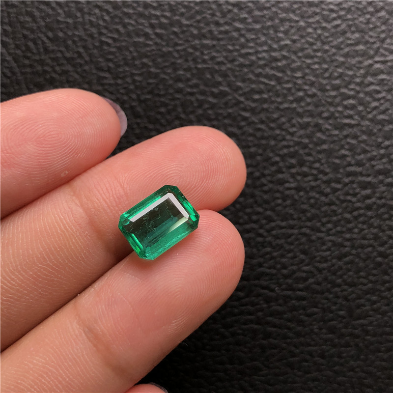 赞比亚祖母绿裸石3.06ct Medium green Insignificant