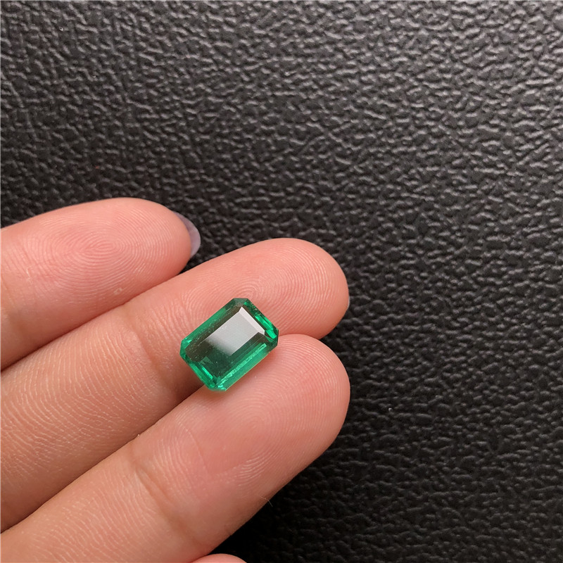 赞比亚祖母绿裸石3.06ct Medium green Insignificant