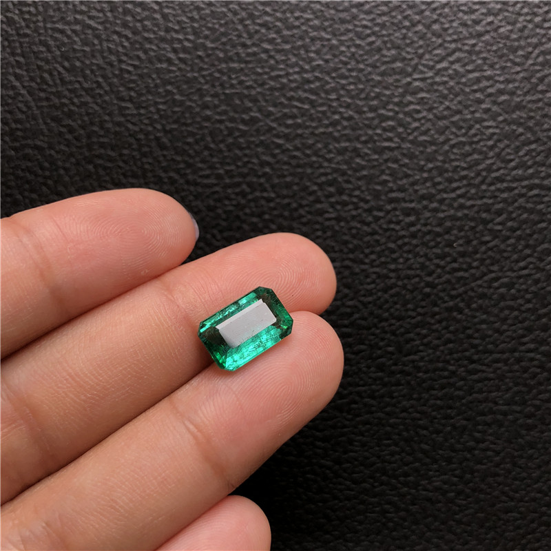 赞比亚祖母绿裸石3.31ct Medium green Minor