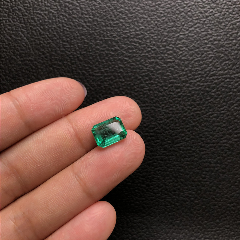 赞比亚祖母绿裸石3.32ct Medium green Minor