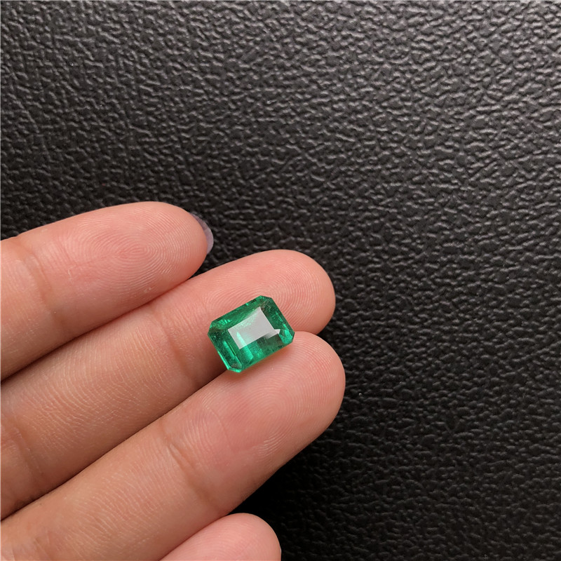 赞比亚祖母绿裸石3.17ct Medium green Minor