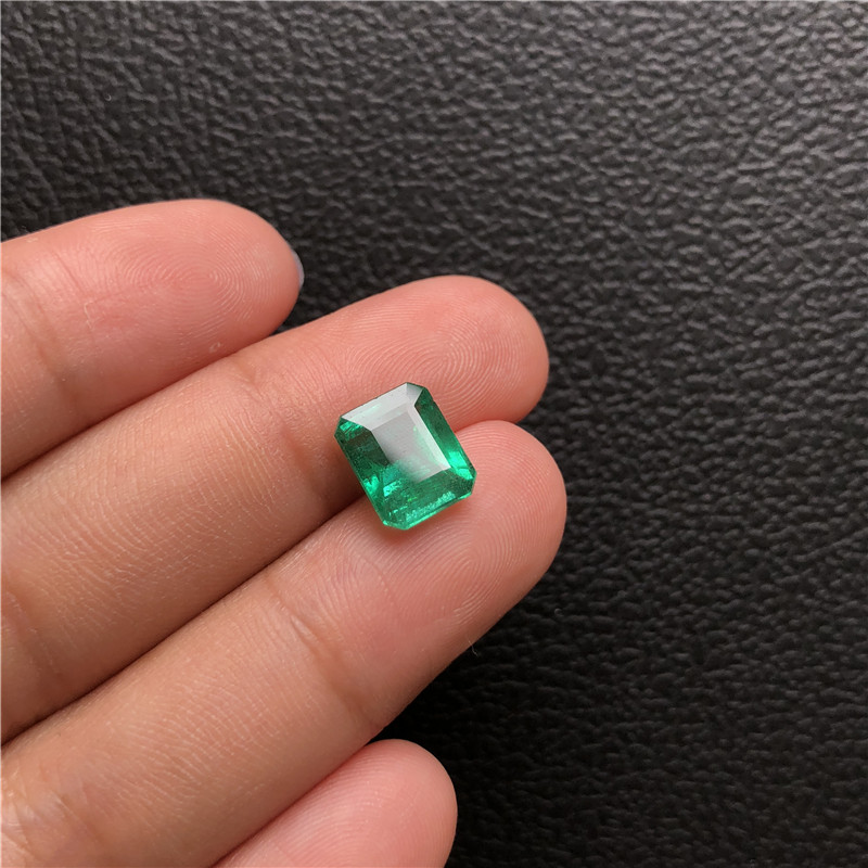 赞比亚祖母绿裸石3.17ct Medium green Minor