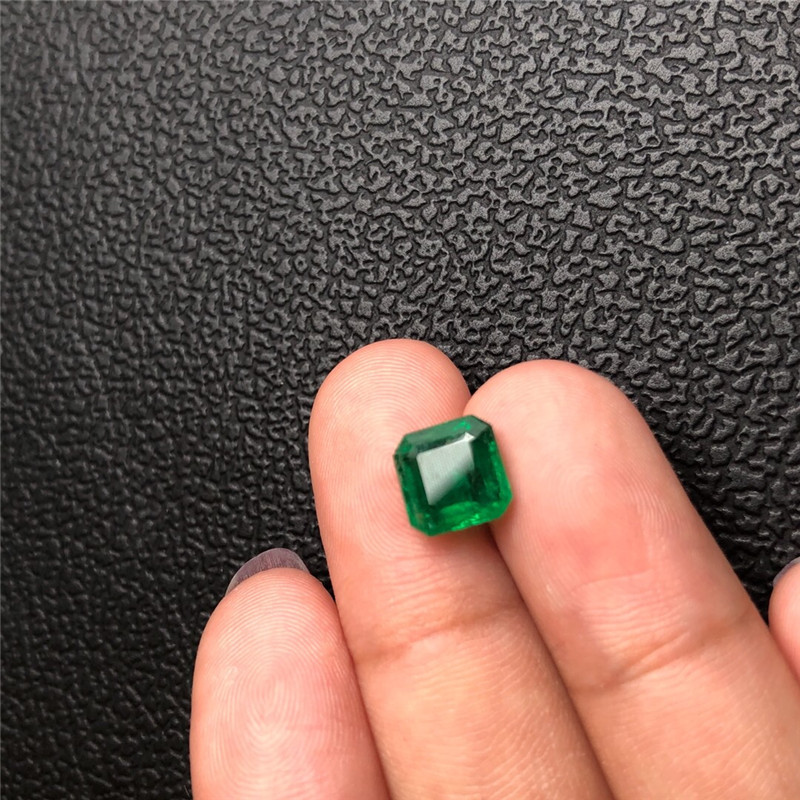 赞比亚祖母绿裸石 2.11ct GUILD vivid green Minor