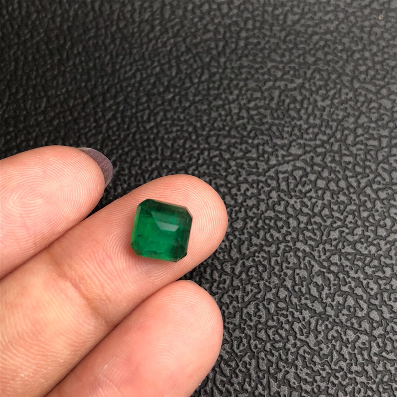 赞比亚祖母绿裸石 2.11ct GUILD vivid green Minor