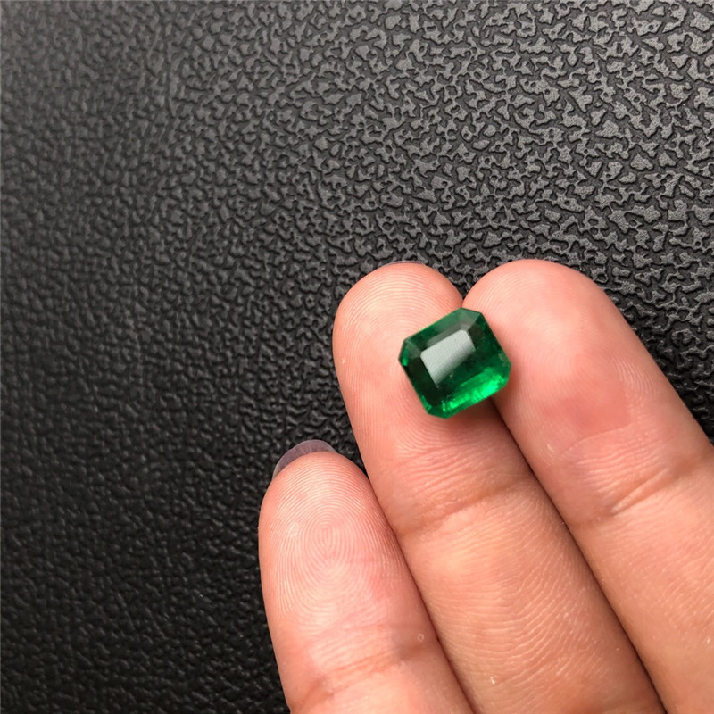 赞比亚祖母绿裸石 2.52ct GUILD vivid green Minor