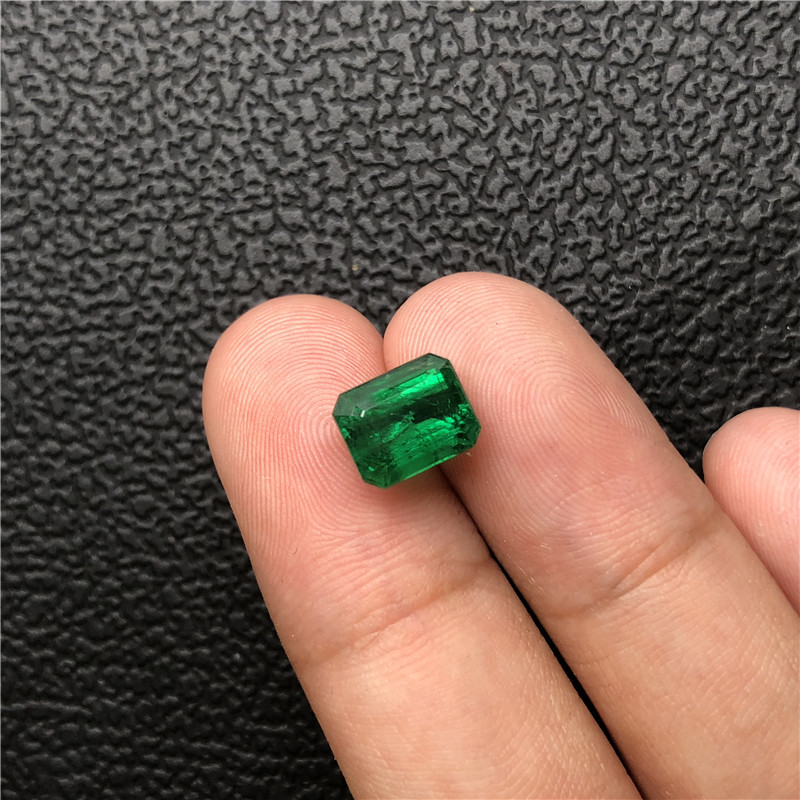 赞比亚祖母绿裸石 2.28ct GUILD vivid green Minor