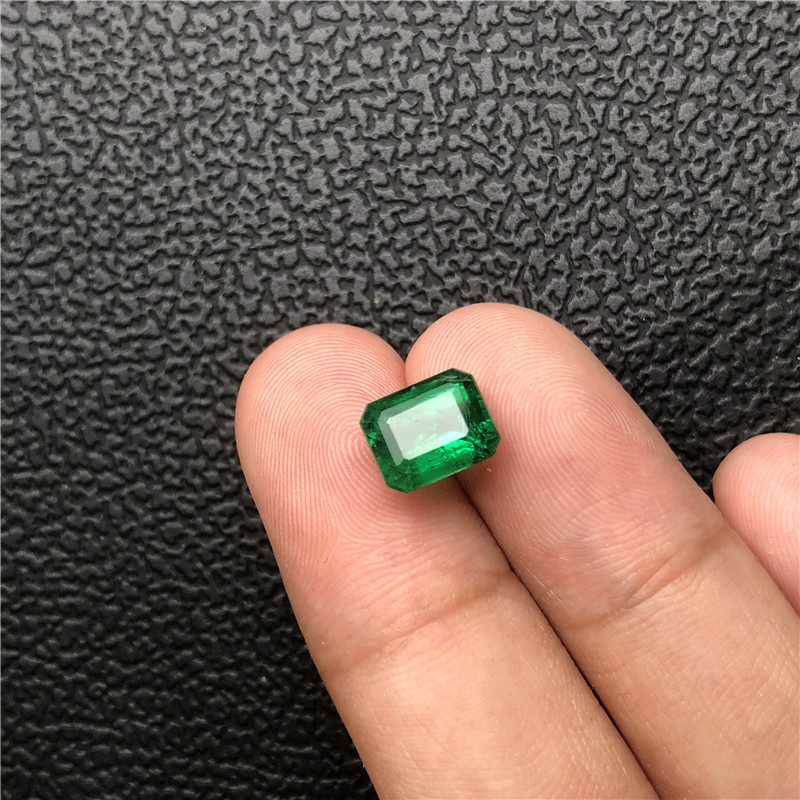 赞比亚祖母绿裸石 2.28ct GUILD vivid green Minor