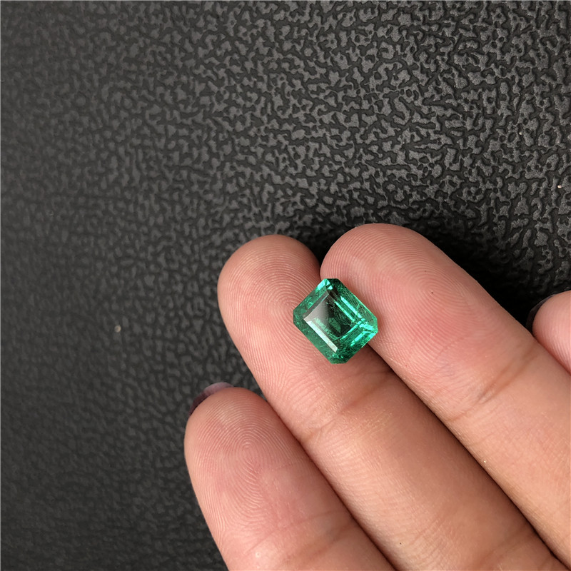 赞比亚祖母绿裸石 2.47ct GUILD Medium green Minor