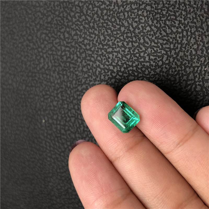 赞比亚祖母绿裸石 2.47ct GUILD Medium green Minor