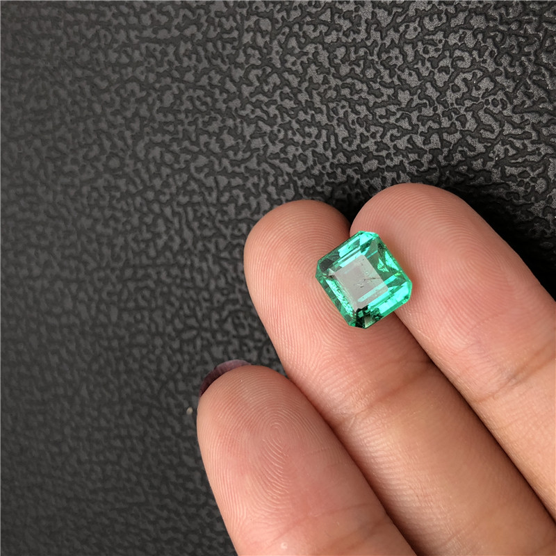 赞比亚祖母绿裸石 2.54ct GUILD Medium green Minor