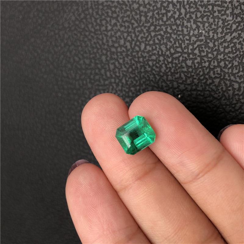 赞比亚祖母绿裸石 2.53ct GUILD vivid green Minor