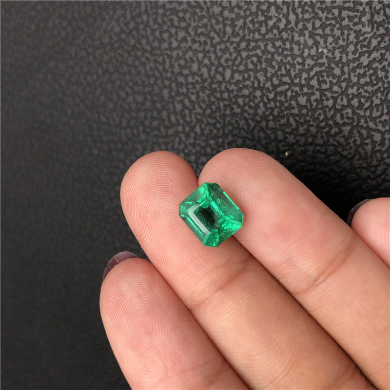 赞比亚祖母绿裸石 2.53ct GUILD vivid green Minor