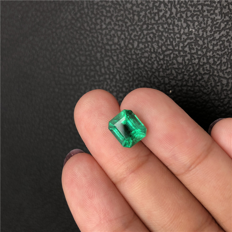 赞比亚祖母绿裸石 2.53ct GUILD vivid green Minor