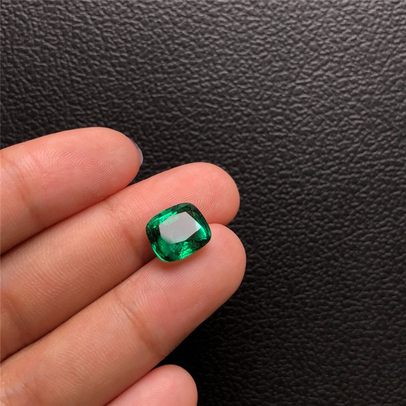 赞比亚祖母绿裸石 4.01ct GUILD vivid green None