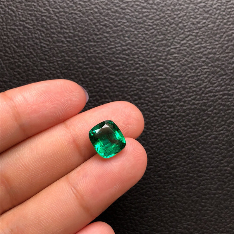 赞比亚祖母绿裸石 4.01ct GUILD vivid green None