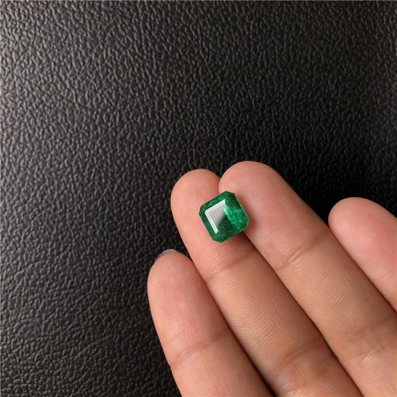 赞比亚祖母绿裸石 3.95ct GUILD vivid green Minor