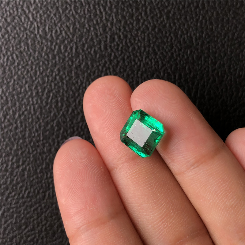 赞比亚祖母绿裸石 3.87ct GUILD vivid green Minor