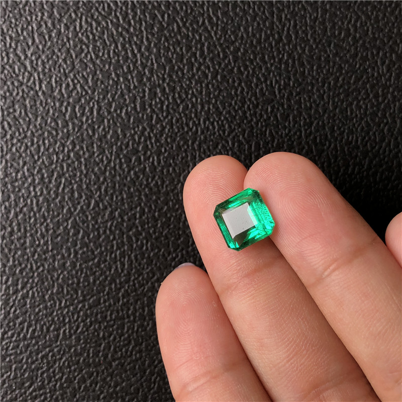 赞比亚祖母绿裸石 3.17ct GUILD Intense green Insignifican