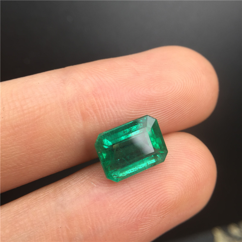 赞比亚祖母绿裸石 3.3ct GUILD Medium green Minor