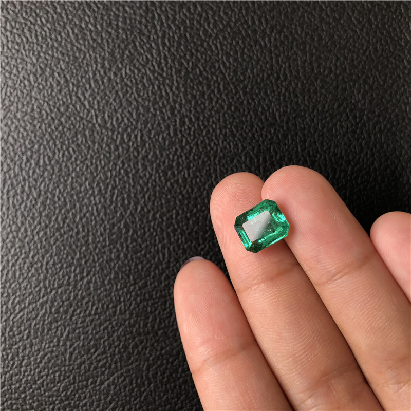 赞比亚祖母绿裸石 3.29ct GUILD Medium green Minor