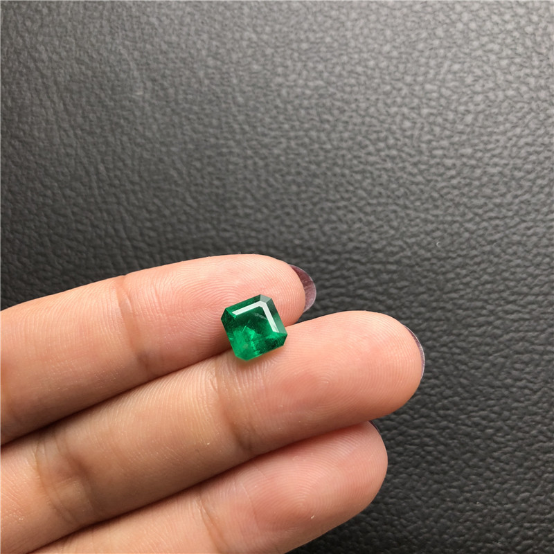 哥伦比亚祖母绿裸石 1.53ct GRS vivid muzo Insignifican