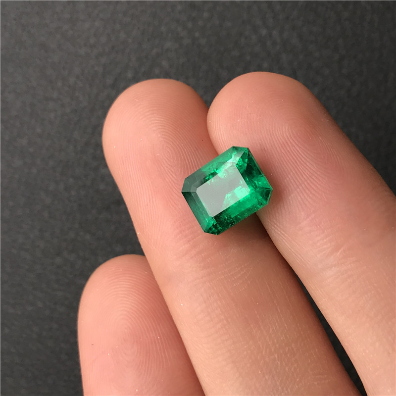 哥伦比亚祖母绿裸石 3.06ct GRS vivid muzo Minor