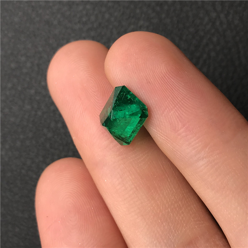 哥伦比亚祖母绿裸石 3.06ct GRS vivid muzo Minor