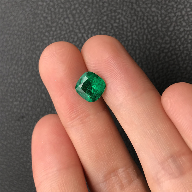 哥伦比亚祖母绿裸石 2.45ct GRS vivid green Minor-to-Moderate