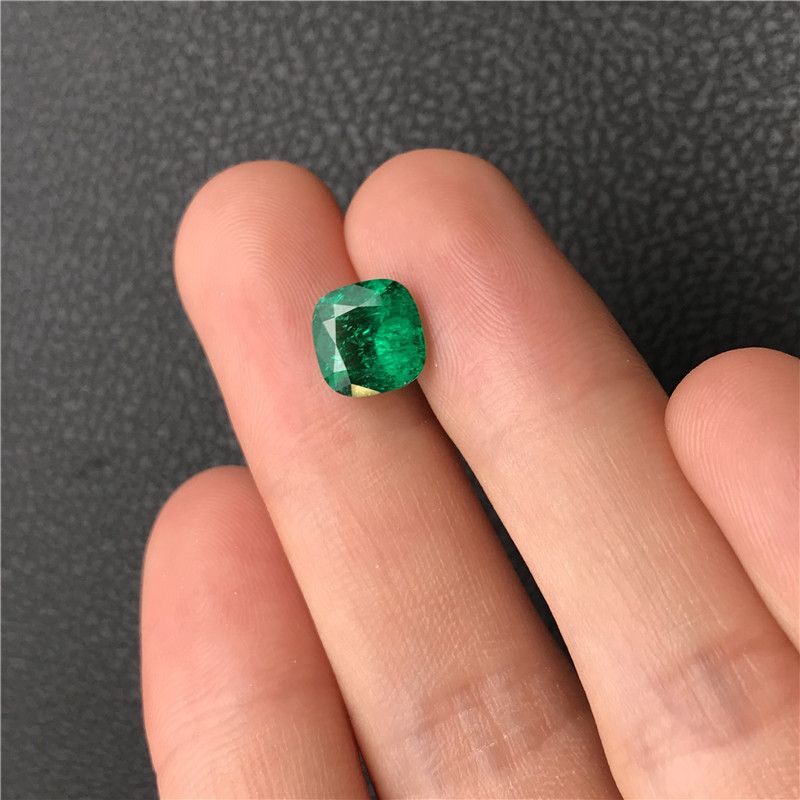 哥伦比亚祖母绿裸石 2.45ct GRS vivid green Minor-to-Moderate