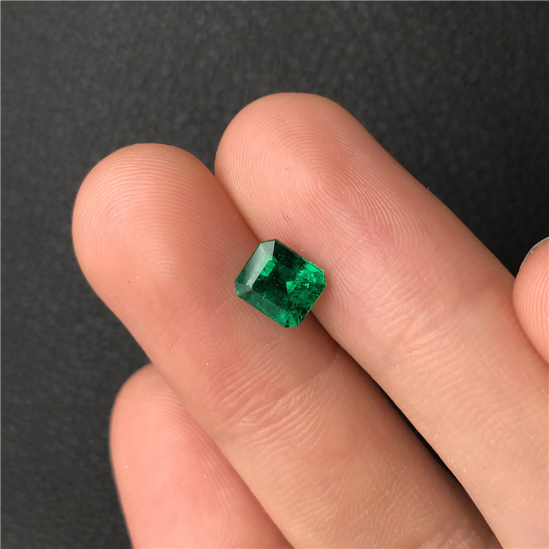 哥伦比亚祖母绿裸石 1.37ct GRS vivid muzo Insignifican