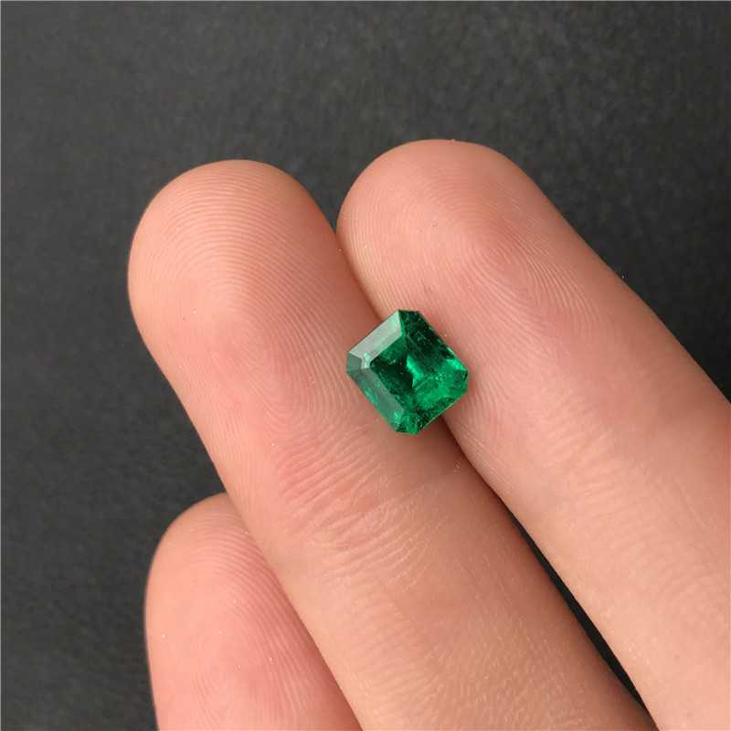 哥伦比亚祖母绿裸石 1.37ct GRS vivid muzo Insignifican