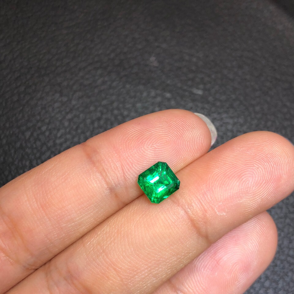 哥伦比亚祖母绿裸石 1.03ct GRS vivid green Insignifican