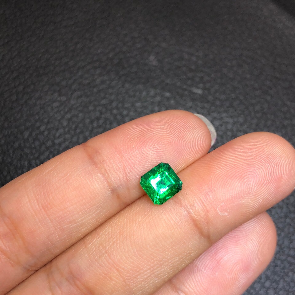 哥伦比亚祖母绿裸石 1.03ct GRS vivid green Insignifican