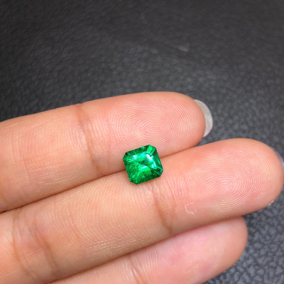 哥伦比亚祖母绿裸石 1.03ct GRS vivid green Insignifican