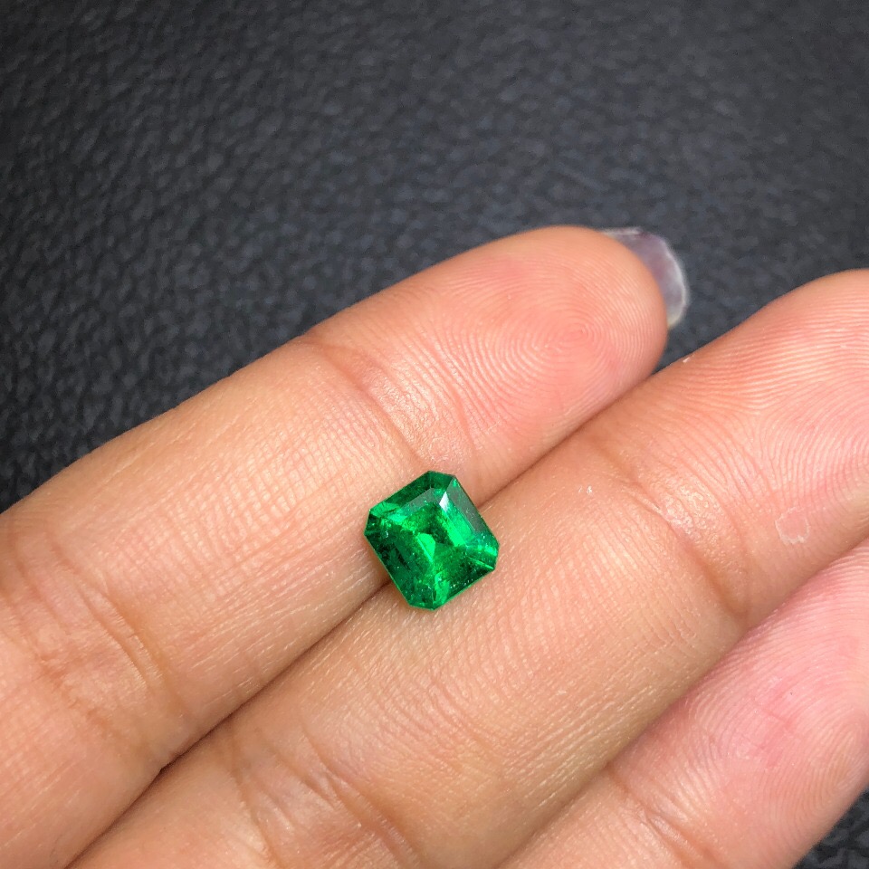 哥伦比亚祖母绿裸石 1ct GRS vivid muzo Minor