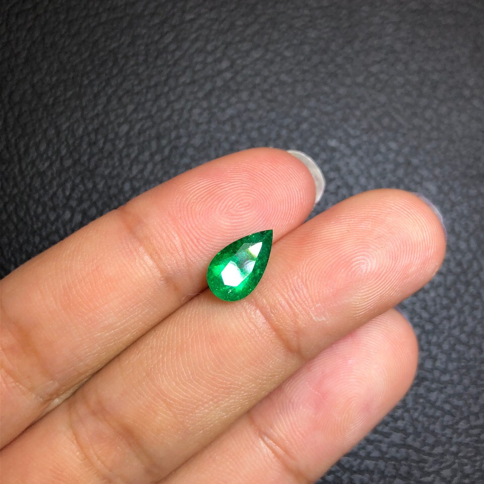 哥伦比亚祖母绿裸石 1.31ct GRS Intense To vivid green Minor