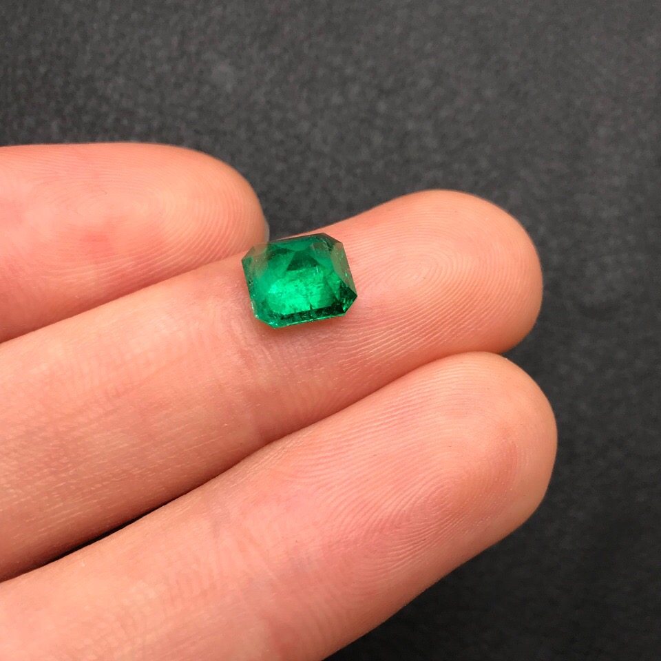 哥伦比亚祖母绿裸石 1.76ct GRS vivid muzo Minor