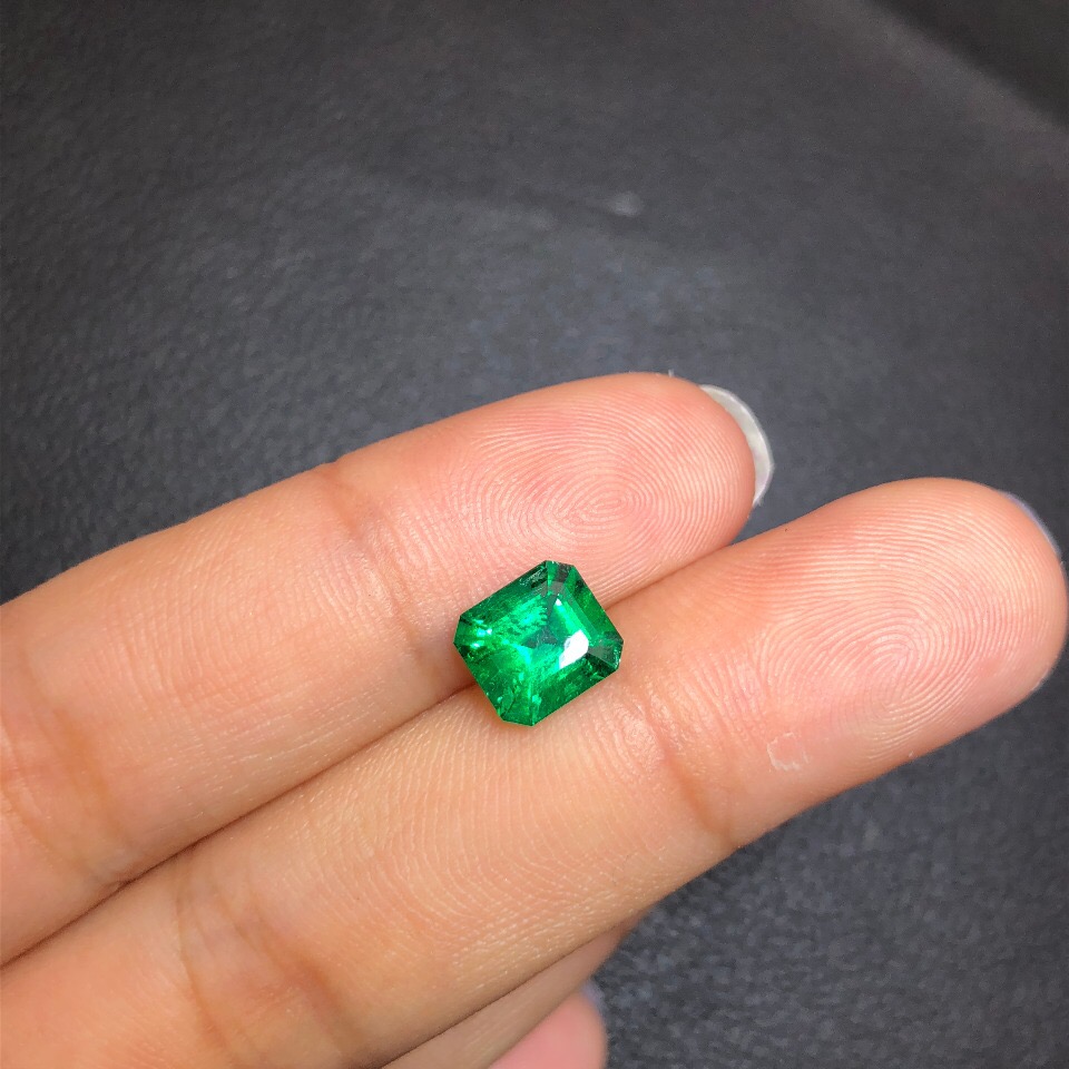 哥伦比亚祖母绿裸石 1.45ct GRS vivid muzo Minor