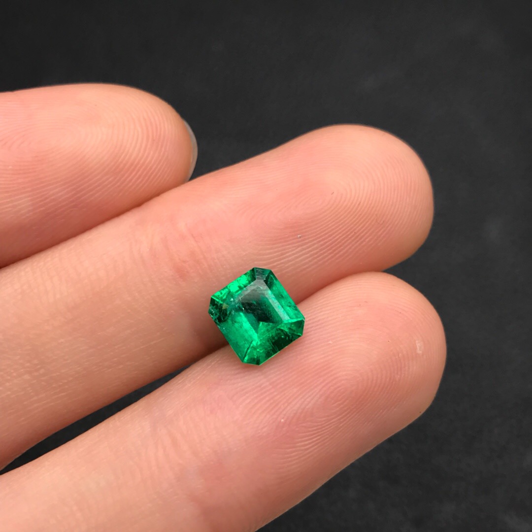 哥伦比亚祖母绿裸石 1.3ct GUILD vivid green Minor