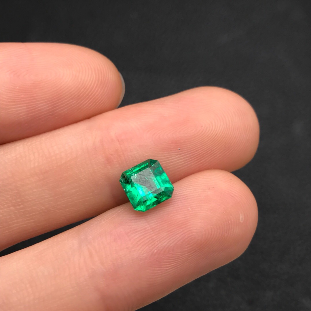 哥伦比亚祖母绿裸石 1.3ct GUILD vivid green Minor