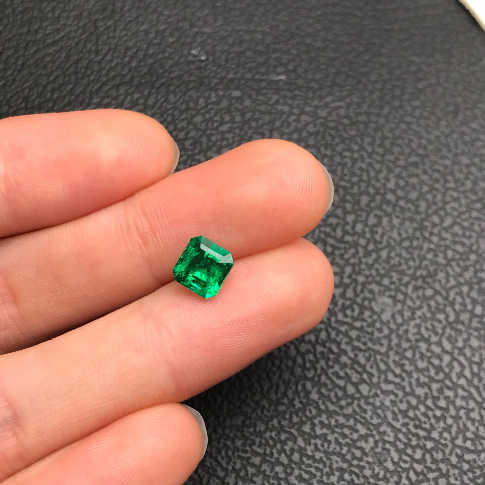 哥伦比亚祖母绿裸石 1.39ct GRS vivid muzo Minor