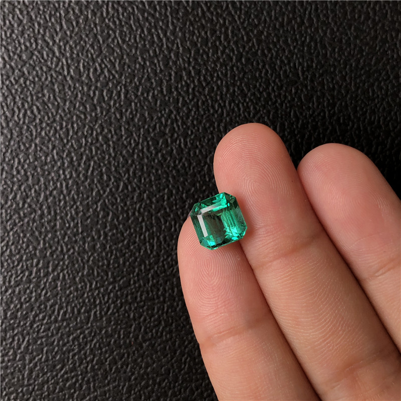 赞比亚祖母绿裸石 3.58ct GUILD Intense green Insignifican