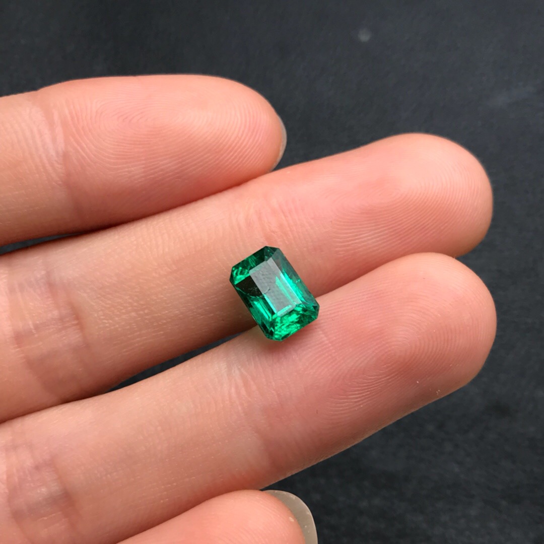 赞比亚祖母绿裸石 3.12ct GUILD Intense green Insignifican