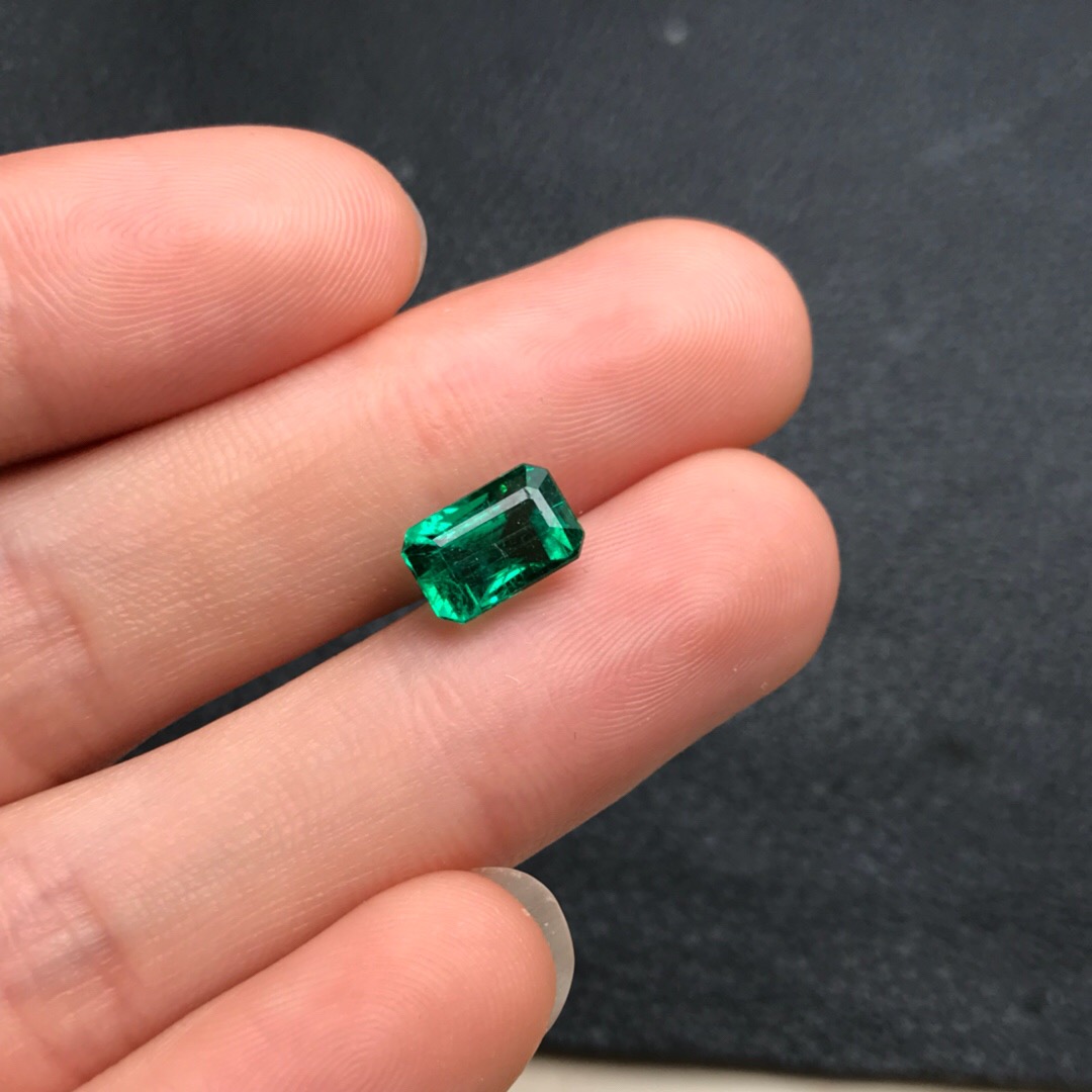 赞比亚祖母绿裸石 3.12ct GUILD Intense green Insignifican