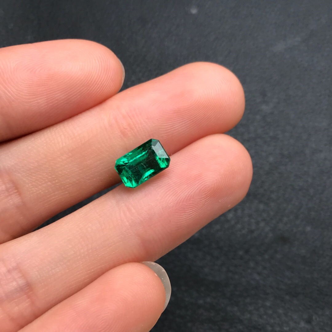 赞比亚祖母绿裸石 3.12ct GUILD Intense green Insignifican