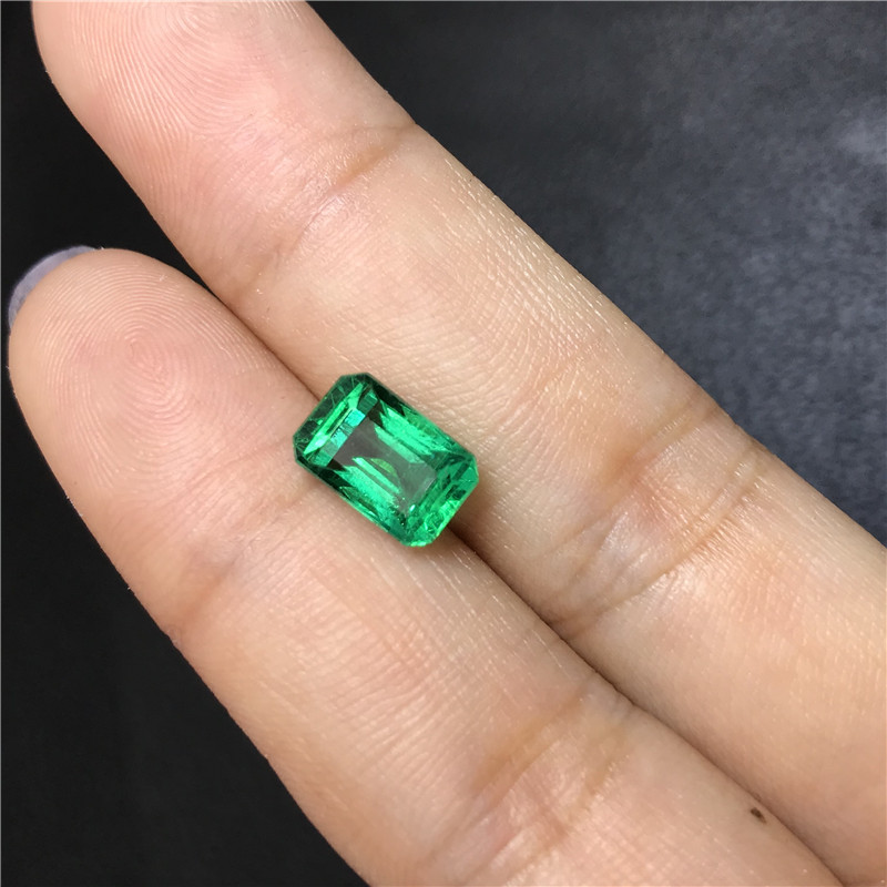 赞比亚祖母绿裸石 2.56ct GUILD Intense green Minor