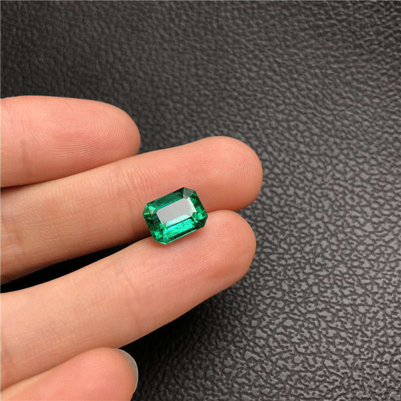赞比亚祖母绿裸石 3.72ct GRS vivid green Minor
